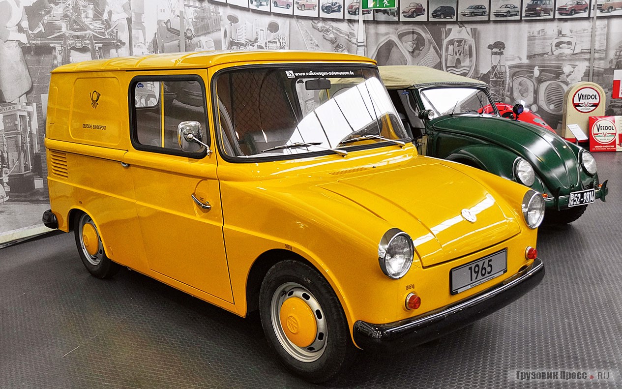 [b]Развозной фургон Volkswagen Typ 147 Kleinlieferwagen «Fridolin»[/b] создан на базе «жука» для бундеспочты Западной Германии. Фридолин – прозвище к мультистопу приклеилось от популярной повести Ганса Фаллады «Фридолин, нахальный барсук». <br />Улучшенную версию с более мощным мотором, дисковыми тормозами и отопителем закупала почта Швейцарии. Ещё одним клиентом стала «Люфтганза», которая использовала их на аэродромах. <br />Сдвижные двери сбоку ускоряют посадку-высадку почтальона на тесных улицах и во дворах. Кузова строила фабрика Franz Knobel & Sohn GmbH – ныне Westfalia Werke, выпускающая автокемперы. Из 8000 мультистопов сохранилось около 200 единиц. Две из них, для немецкой и для швейцарской почты, сохранены в заводской коллекции