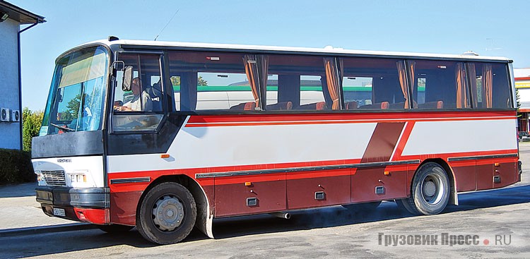 Ещё один AREWA Junior 512 с эмблемой Neoplan на автовокзале в городе Бауска. Латвия, 2010 г.