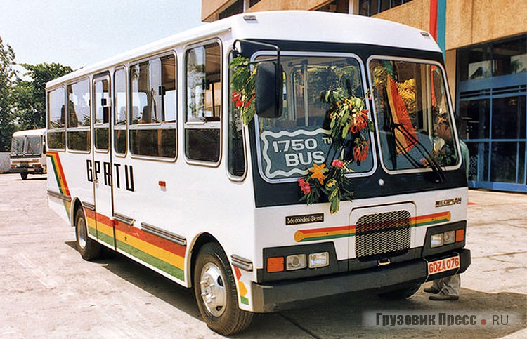 Этот 36-местный Neoplan N 308 на шасси Mercedes-Benz стал 1750-м автобусом, изготовленным отделением Neoplan Ghana Ltd. 1996 г.