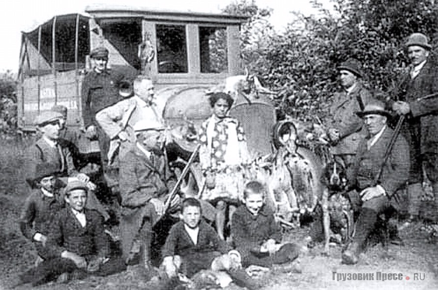 Первые румынские автобусы и грузовики Astra 45/60 HP выпускала автомобильная и вагонная фабрика в Араде в 1921–1926 гг.