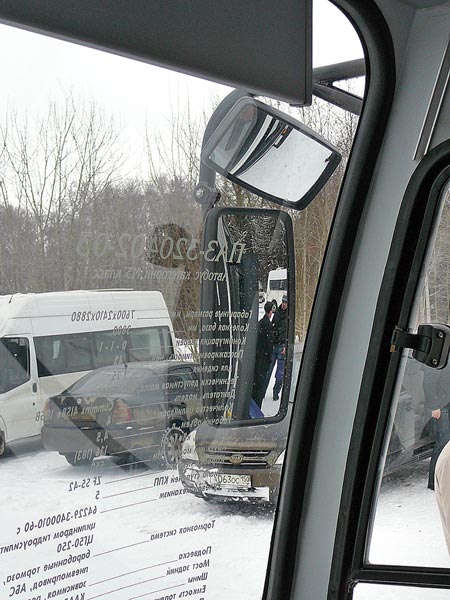 Ступенька немного маловата по размеру, но в остальном вход удобен