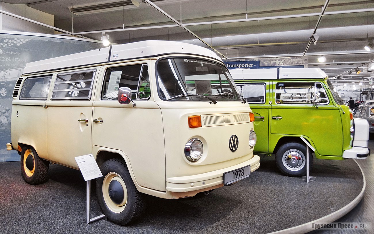 С 1975 года немцы экспериментировали с полноприводными конструкциями. [b]Прототип Volkswagen Transporter Allrad 4х4 Typ 291 (T2b) 1978 года[/b] снабжён 4-ступенчатой КП и гидротрансформатором, передававшим крутящий момент на передние колёса. Густав Майер и Хеннинг Дукштайн (Gustav Meyer, Henning Duckstein) пересекли на нём Сахару и другие североафриканские пустыни, чем продемонстрировали жизнеспособность новой концепции. Серийные Transporter Syncro 4х4 пошли в серию лишь в 1984 году на новом поколении