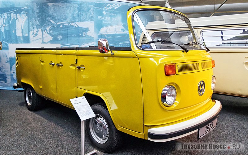 Закрыв глаза на структурную жёсткость кузова, в 1973 году был построен открытый [b]кабриолет Volkswagen Open Air Typ 2 (T2b)[/b]. Серийной машиной, доступной к покупке, он так и не стал, как и удлинённый Volkswagen Maxi-Käfer, необычная машина была изготовлена для немецкого телешоу «Место под солнцем» (Ein Platz an der Sonne)