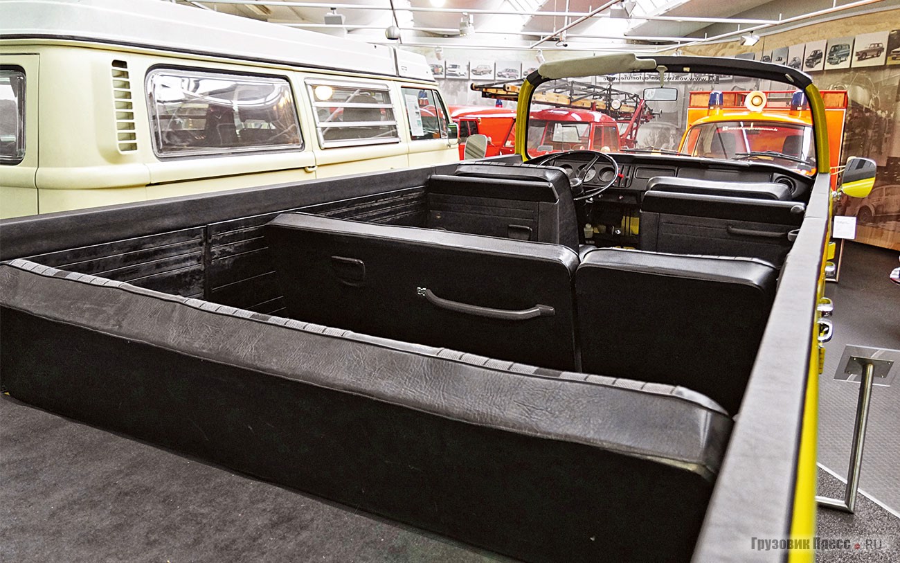 Закрыв глаза на структурную жёсткость кузова, в 1973 году был построен открытый [b]кабриолет Volkswagen Open Air Typ 2 (T2b)[/b]. Серийной машиной, доступной к покупке, он так и не стал, как и удлинённый Volkswagen Maxi-Käfer, необычная машина была изготовлена для немецкого телешоу «Место под солнцем» (Ein Platz an der Sonne)