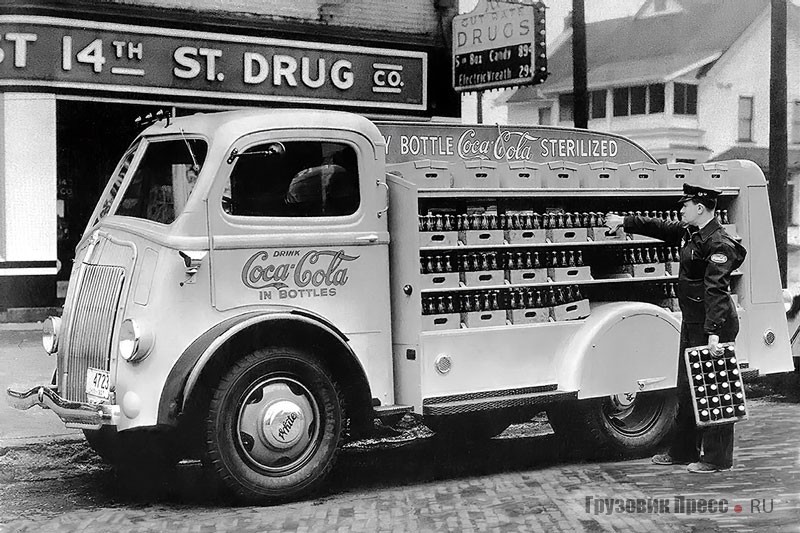 White model 802 C.O.E. развозит Coca-Cola, 1938 г. Кабина не откидывалась, для ТО двигатель выкатывали на салазках через люк в передней стенке