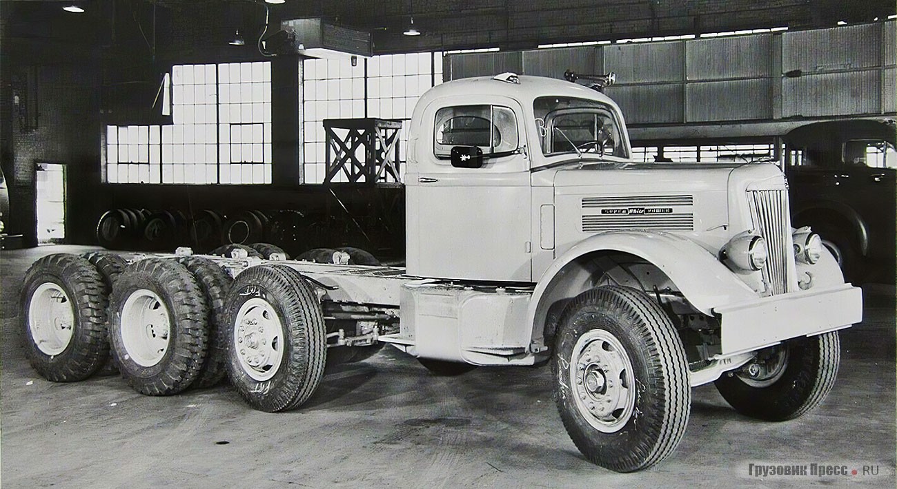 Почерк Сахновского угадывался на грузовиках White до 1954 года. На снимке – шасси WC-2284 под бетономешалку Jaeger вместимостью 4,6 м[sup]3[/sup]. Полная масса – 22 т, 1949 г.