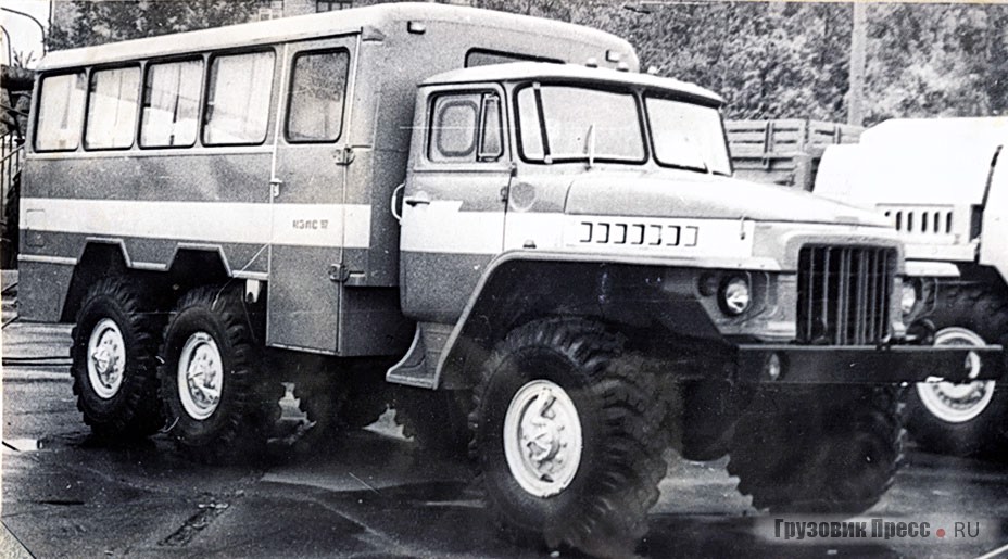 Специальный автобус НЗАС- 4951 нефтекамского завода автосамосвалов, 1983 г.