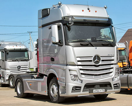 «ДАЙМЛЕР КАМАЗ РУС» выпускает в РФ семейство Mercedes-Benz Actros четвёртого поколения, правда, преимущественно в виде седельных тягачей