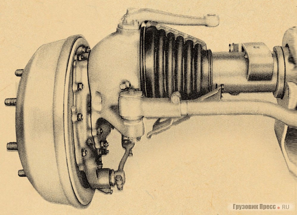Привод передних колес осуществлялся через колесные редукторы, резиновые уплотнения шарниров защищала снизу стальная пластина