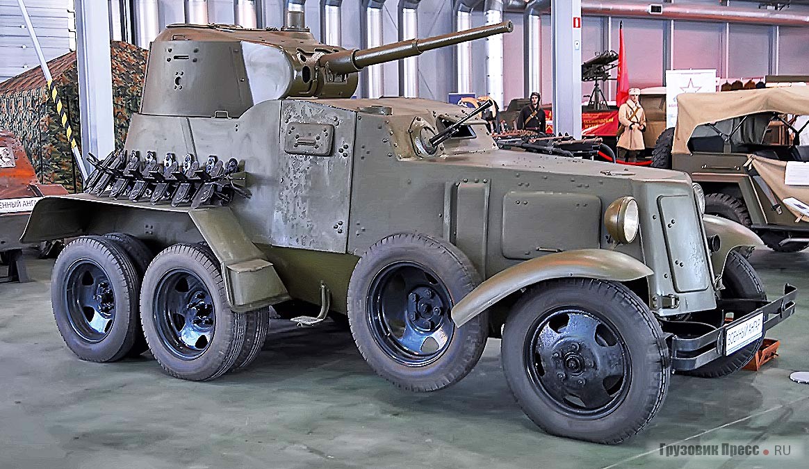 Бронеавтомобиль [b]БА-10[/b], показанный музеем-коллекцией «Военный ангар»