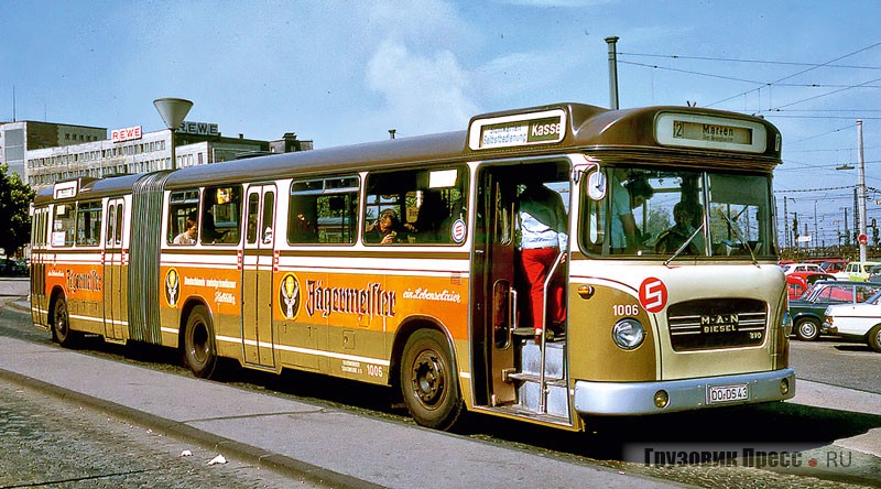 Сочленённые автобусы ФРГ начала 1970-х гг.: MAN 890 UG и MAN SG 192 стандартной серии. Несмотря на внешние различия, их конструкция была одинаковой: двигатель в базе тягача и высота уровня пола 920 мм