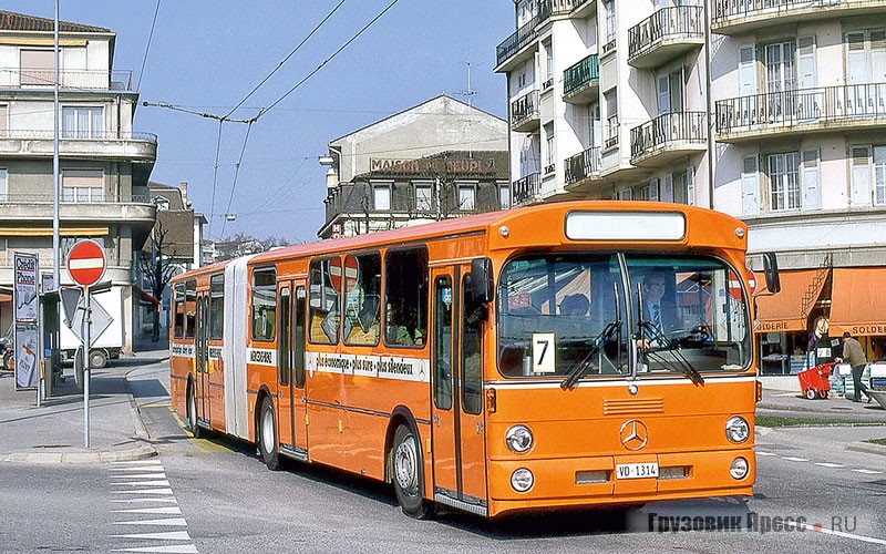 Автобус Mercedes-Benz O 305G