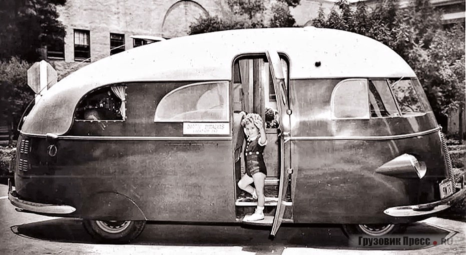 Hunt Housecar Star, 1938 год, США. Построен на шасси Ford V8 как фургон для отдыха кинозвезд вовремя съёмок. Придумал и сконструировал его легендарный голливудский кинооператор Джон Рой Хант, стоявший у истоков американского кинематографа. Такие фургоны по проектам Ханта строили на протяжении почти 10 лет. Этот сделан специально для юной кинодивы Донни Динагэн (на фото ей 4 годика). Именно её голосом разговаривает оленёнок Бэмби в одноимённом мультфильме Диснея.
