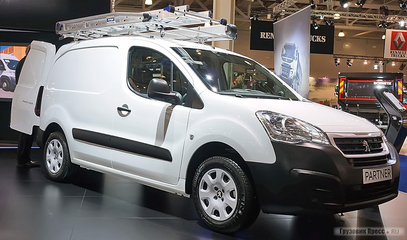 Теперь [b]Peugeot Partner[/b], равно как и его братец Citroёn Berlingo, могут похвастать небольшим фэйслифтингом – появлением ходовых огней «в базе», и расширенным списком опций. Интересный момент – заявленная цена на версию с 90-сильным мотором теперь ниже, чем в дорестайлинговом варианте. Война за покупателя в самом разгаре?