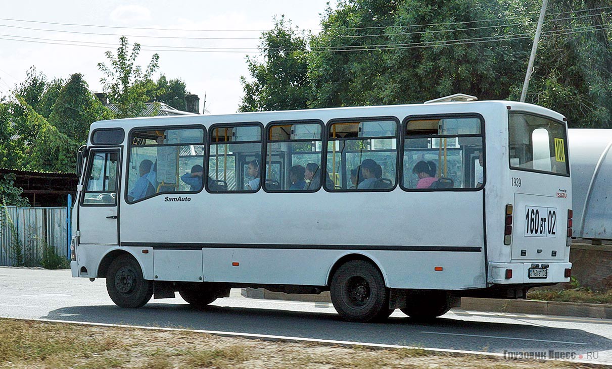 Несмотря на преобладание больших автобусов, на маршрутах остались и машины малого класса вроде [b]SAZ HC40[/b] на шасси Isuzu