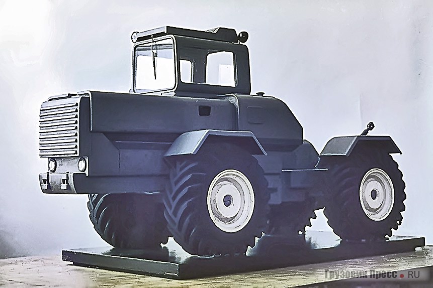 Масштабные макеты (М1:5) для Харьковского тракторного завода. Дизайнер – В.С. Кобылинский