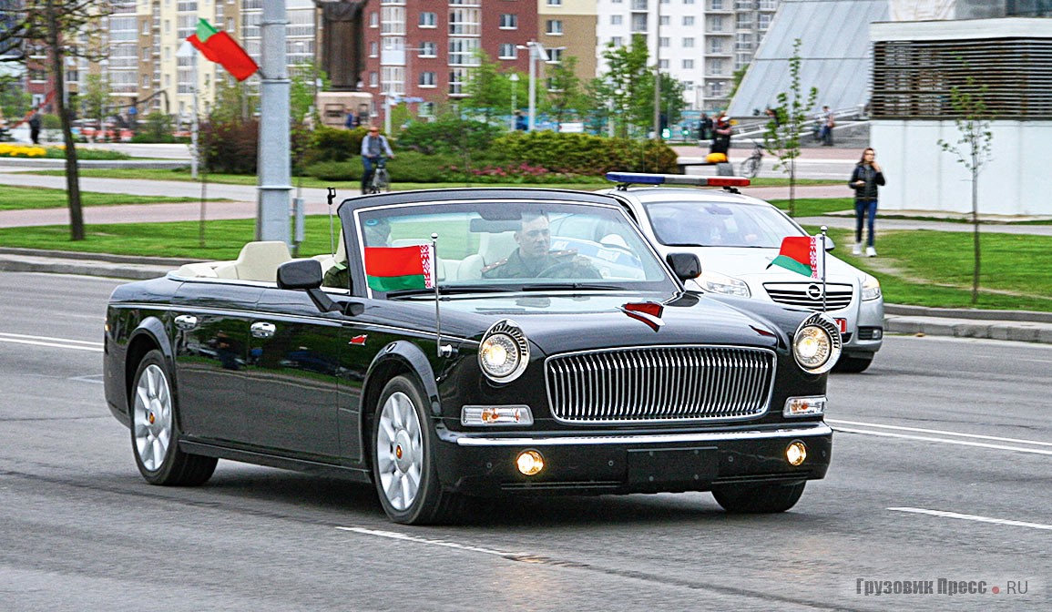 Парадный кабриолет [b]Hongqi L5[/b] заменил на параде в Минске традиционные ГАЗ-1405 «Чайка»