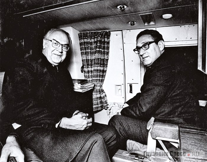 Посол СССР в США Анатолий Фёдорович Добрынин и Генри Киссинджер (советник по национальной безопасности США в 1969–1975 годах и государственный секретарь США в 1973–1977 годах)