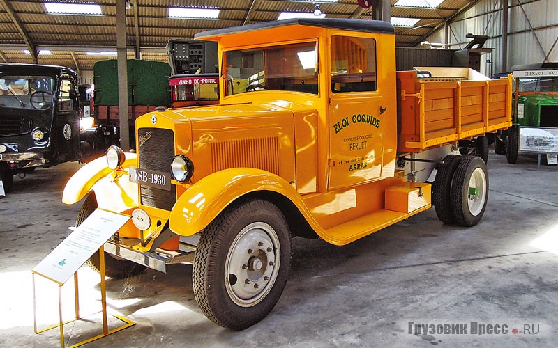 [b]Berliet Type VSB (1930 г.в.)[/b] комплектовался 3,3-литровым, 4-цилиндровым бензиновым двигателем и 4-ступенчатой механической КП. В конструкции автомобиля применён сервопривод тормозов всех четырёх колёс