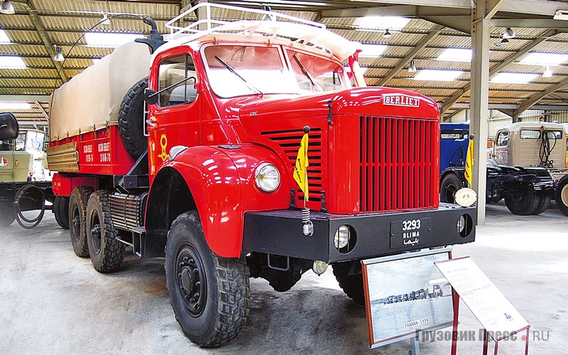 [b]Berliet Type GBC 8 (6x6) Gazelle[/b] выпущен в 1958 году. Модель GBC – удивительно сбалансированный грузовик с равномерной нагрузкой на каждый из трёх ведущих мостов. В комплектации использовались 5-цилиндровый 7,9-литровый двигатель (он до этого хорошо зарекомендовал на моделях GLR) максимальной мощностью 125 л.с., 5-ступенчатая коробка передач и 2-ступенчатая раздаточная коробка HW7. Полная масса внедорожного автомобиля – 13 500 кг. Грузовик использовался в пустынных миссиях вместе с гигантом Т100 и выполнял роль технички