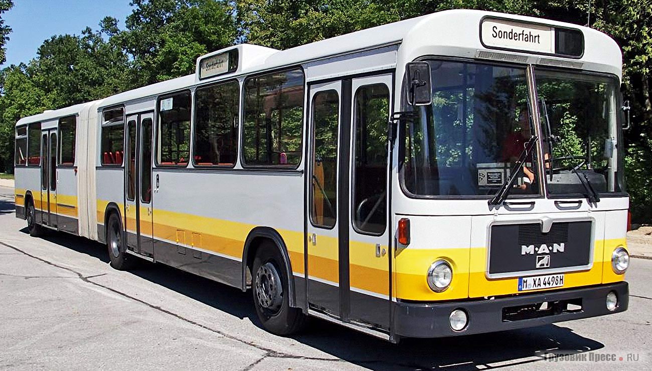 Сочленённый автобус [b]MAN SG 240 H[/b] выпуска 1980 г. находится во владении Мюнхенского омнибус-клуба (Omnibusclub München eV)