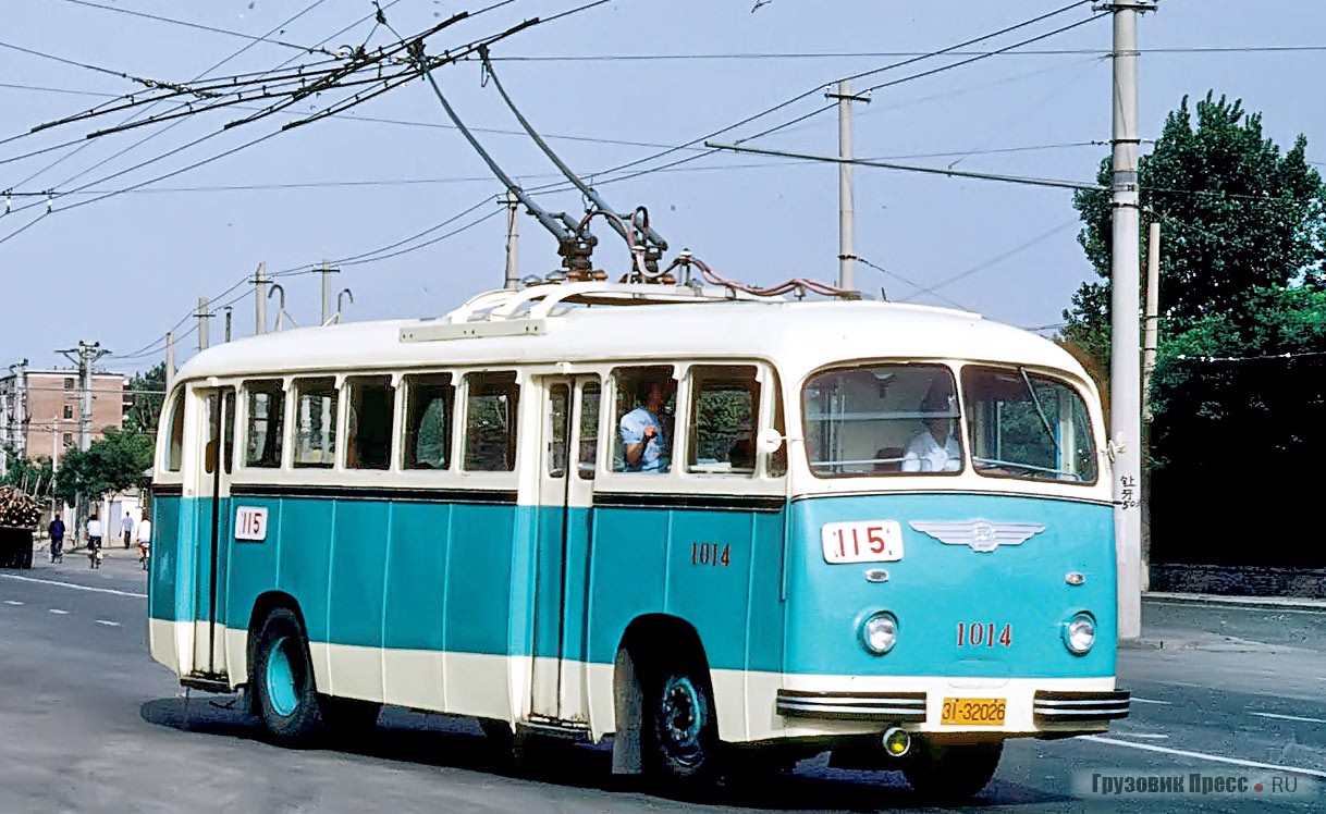 Нельзя не отметить поразительное сходство первого корейского троллейбуса «Чёллима 9.11» с китайским «Цзиньхуа» – Jinghua BK561
