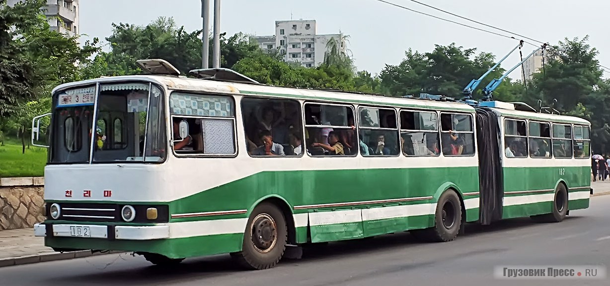 Сочленённые «Чёллима 84» я не встретил в Пхеньяне, но внешне они похожи на модель 862, ставшую основным типом подвижного состава троллейбуса в конце 1980-х – начале 1990-х годов в Пхеньяне