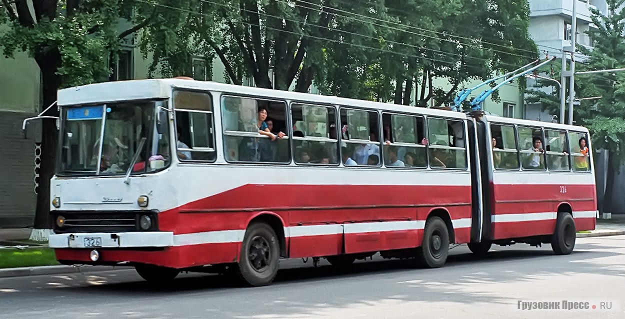 «Чёллима 952» с кузовом Ikarus 280Т – уходящая натура в Пхеньяне. Их было выпущено около 25 штук, а сегодня сохранилось 4