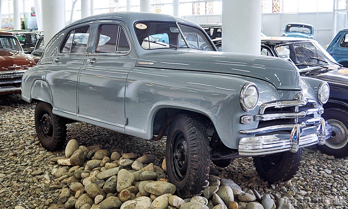 Полноприводный [b]ГАЗ-М72[/b] не был сделан из кузова «Победы», посаженного на шасси ГАЗ-69. На самом деле у машины был усиленный кузов, а в ходовую часть внесли столько изменений, что впору считать её новой разработкой. Кстати, благодаря появлению ГАЗ-М72 была модернизирована и ГАЗ-М20 «Победа»