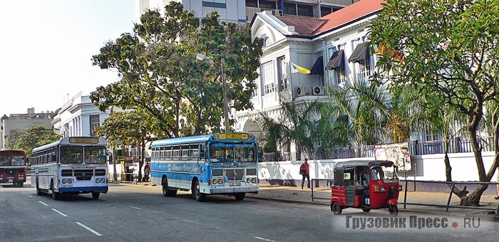 Архитектура на Шри-Ланке и дизайн автобусов Lanka Ashok Leyland Viking способствуют мысленному перемещению в тёплые англоязычные регионы второй половины ХХ века