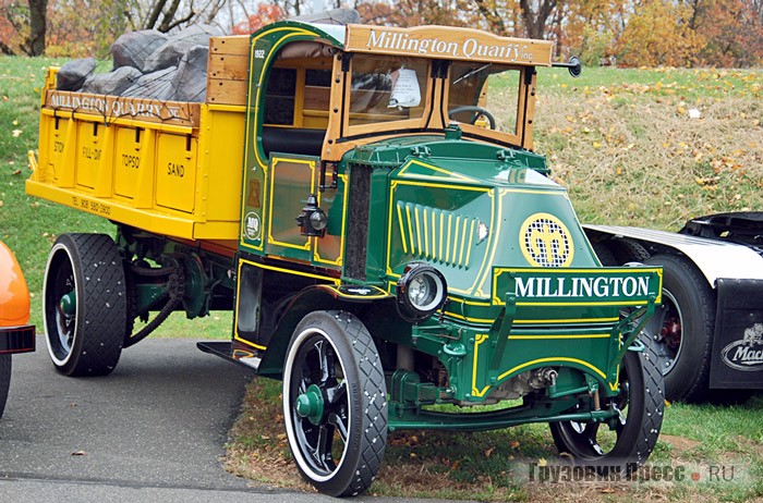 Ранняя версия «Бульдога» АС на литых шинах выпуска 1922 г.