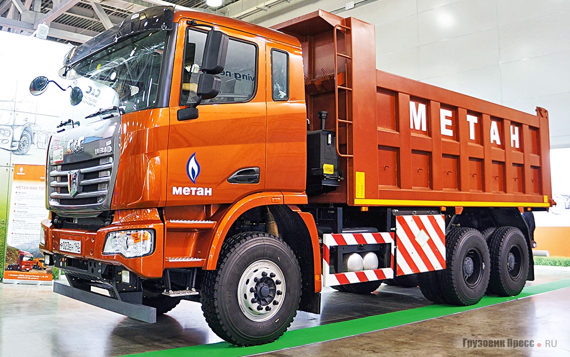 Двойная российская премьера. Во-первых, новая компания – C & C Trucks, во-вторых, новый самосвал N332 с 330-сильным газовым двигателем Yuchai. Машина уже сертифицирована в России, и 12 машин работают в Кемеровской области