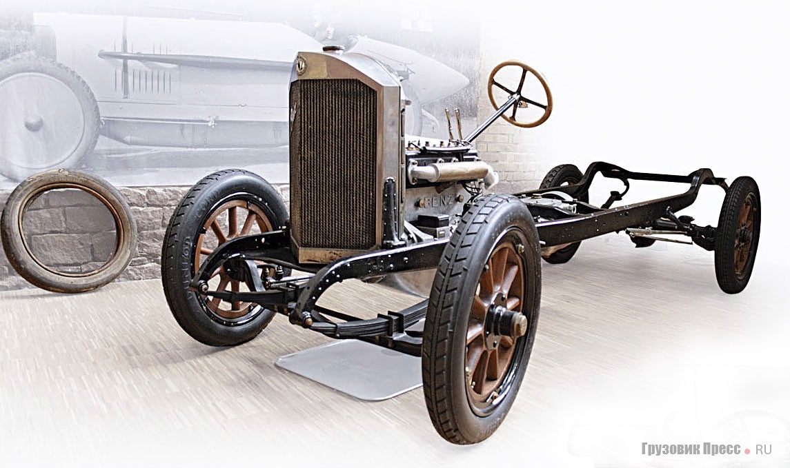 Шасси легендарного Blitzen Benz образца 1909 г. Этот снаряд был создан для установления рекордов. Достаточно сказать, что двигатель объемом 21 500 см[sup]3[/sup] мощностью 200 л.с. при 1600 мин[sup]–1[/sup] позволял машине развивать максимальную скорость 228,1 км/ч. При габаритах 4820х1600х1280 мм ее масса 1450 кг. Интересна система питания – она имела горизонтальный карбюратор с переменным сечением жиклера