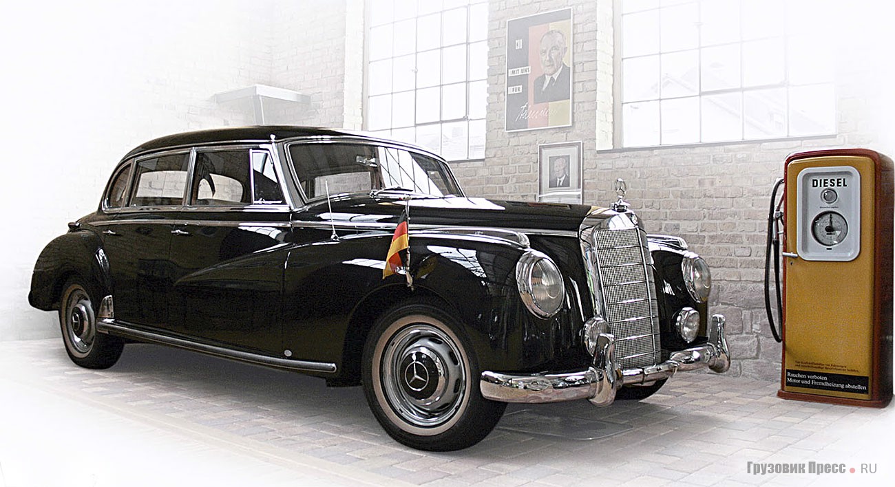 Mercedes-Benz 300D Adenauer (1951–1962 гг.) – машина, равных которой по шику и элегантности в свое время не было. Она имела стальную Х-образную раму из труб овального сечения, переднюю подвеску в виде поперечного качающегося рычага, винтовых пружин и стабилизатора. Задняя подвеска представляла собой качающуюся ось с реактивными штангами, двойными винтовыми пружинами и торсионами с электроприводом. Трехлитровый двигатель разгонял двухтонную машину до 170 км/ч