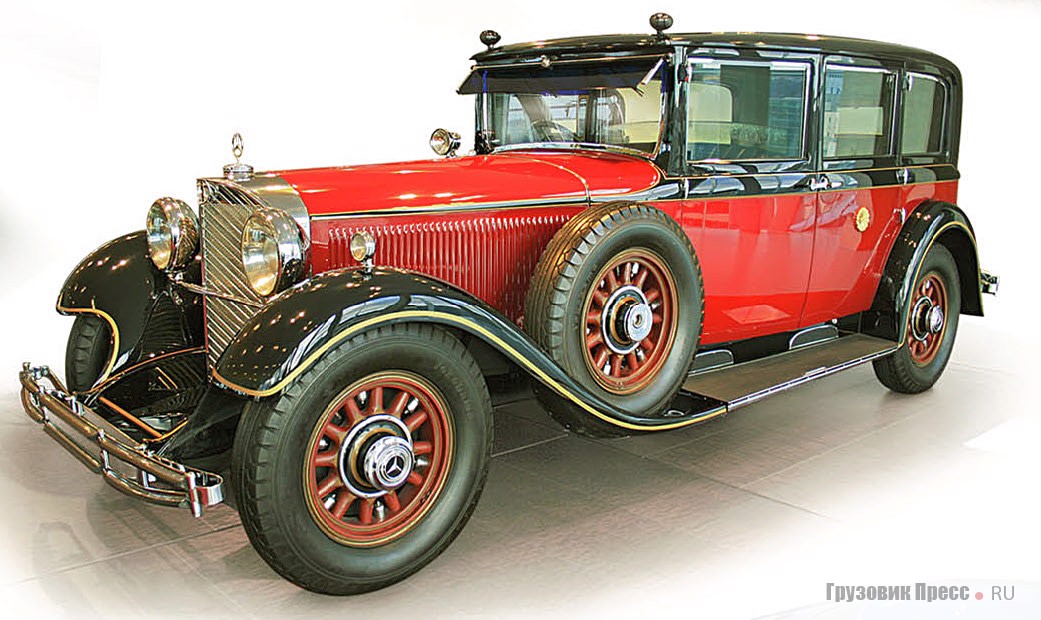 [b]1935 г. Mercedes-Benz 770 «Grosser Mercedes» Pullman-Limousine[/b]<br /> Персональный лимузин императора Японии Хирохито. В музее с 1971 года. Бронированный вариант был специально изготовлен по заказу правителя. В нем усилены двери, крыша, задняя стенка. У него пуленепробиваемые 40-мм стекла и бронелисты толщиной 18 мм. Масса без малого 5 т. Под капотом 8-цилиндровый бензиновый двигатель объемом 7655 см[sup]3[/sup]. Мощность – 150 л.с. при 2800 мин[sup]-1[/sup]. «Максималка» – 100 км/ч. Расход топлива – 40 л/100 км