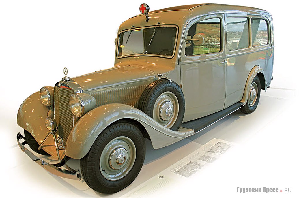 [b]1937 г. Mercedes-Benz 320 Krankenwagen[/b]<br /> Начиная с 20-х годов, кузовные фирмы использовали шасси MB для переоборудования в медицинские машины. Примером служат Lueg, Miesen, Binz и другие производители. Данный экземпляр изготовлен фирмой Hohner как автомобиль медицинской службы. Двигатель 6-цилиндровый рядный объемом 3208 см[sup]3[/sup] мощностью 78 л.с. при 4000 мин[sup]-1[/sup]. Максимальная скорость – 90 км/ч. Годы серийного выпуска: 1937–1942