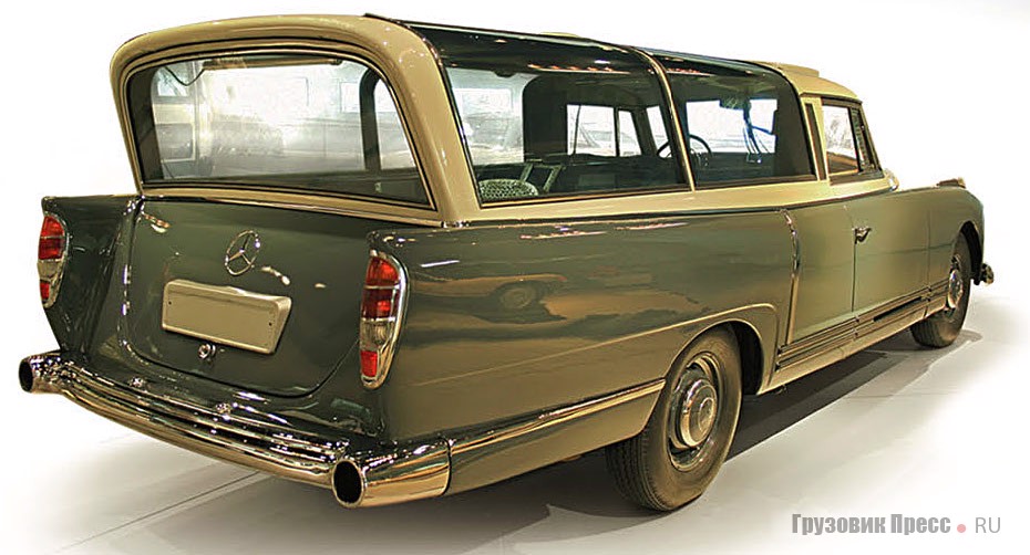 [b]1960 г. Mercedes-Benz 300 Messwagen[/b]<br /> Выставочный универсал, оборудованный департаментом испытаний. Управление автомобилем осуществлялось по длинному соединительному кабелю. Двигатель 6-цилиндровый, рабочим объемом 2996 см[sup]3[/sup] мощностью 160 л.с. при 5300 мин[sup]-1[/sup]. Максимальная скорость – 165 км/ч. Построен в единственном экземпляре