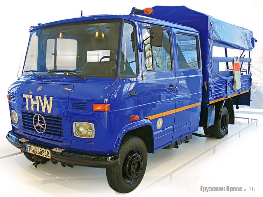 [b]1979 г. Mercedes-Benz L 409 Pritschenwagen mit Doppelkabine[/b]<br /> Этот 6-местный автомобиль находился в немецкой службе технической помощи THW (Technisches Hilfswerk) в 80–90-е годы. При грузоподъемности 2050 кг возил с собой около 1500 кг оборудования для диагностики и ремонта машин. В 1967–1986 гг. выпускали в Дюссельдорфе. Двигатель 4-цилиндровый рядный объемом 2277 см[sup]3[/sup] мощностью 90 л.с. при 4800 мин[sup]-1[/sup]. Максимальная скорость – 104 км/ч. Годы выпуска: 1974–1982