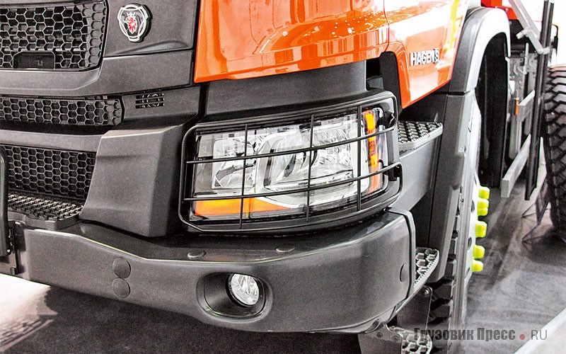 Строительную и тяжёлую технику XT нового поколения Scania характеризуют специальный стальной бампер и базовая защита оптики