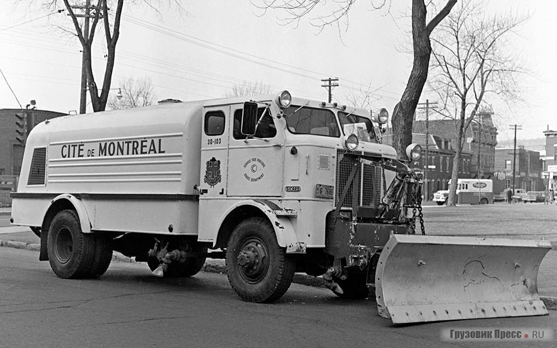 Канадская поливочно-моечная машина Sicard Master Flusher, 1948 год. В 1925 году Артур Сикар запатентовал автомобильный шнекороторный снегоочиститель. Sicard Industries, Inc. выпускала грузовые автомобили собственной конструкции, в том числе и специализированные шасси. В 1967 году автомобильный завод Sicard в Сэн-Терез, под Монреалем, перешёл в собственность корпорации Paccar. Однако снегоуборочное оборудование марки Sicard продолжали выпускать до 2000 года