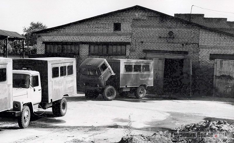 Во дворе завода, 1991 г.