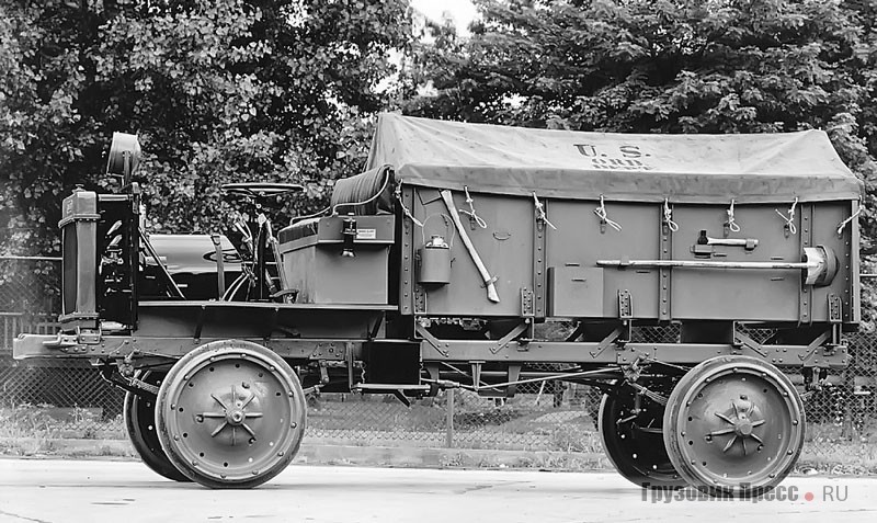 Изготовленный по заказу американской армии военный грузовик Nash Quad. 1918 г.