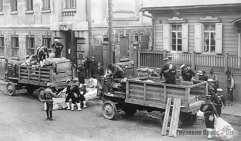 Эвакуация японских интервентов из Владивостока, автомобили Nash Quad. 1922 г.