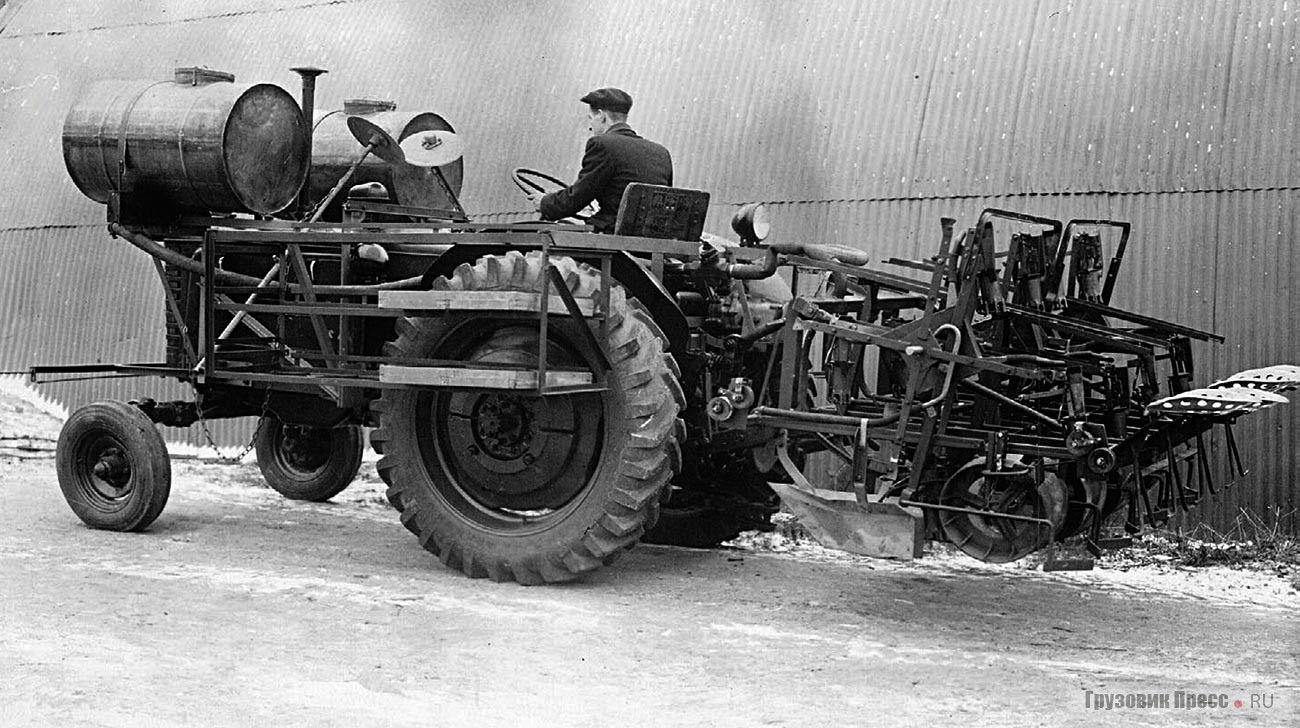 В 1950–1960 гг. завод серийно выпускал сельскохозяйственные орудия