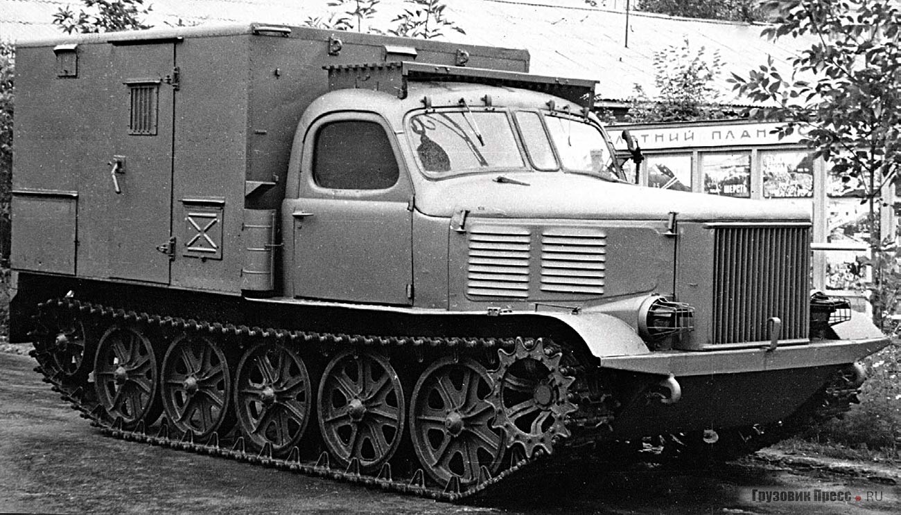 Фургон мод. 711 на легком артиллерийском тягаче (АТЛ) ХТЗ-27А выпускали с 1963 до 1972 г. по 4–5 штук в месяц