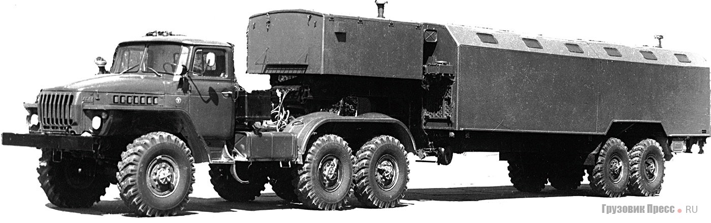 Изделие 2214 – полноприводный седельный тягач «Урал-44202-01» с активным полуприцепом завода МЗАК