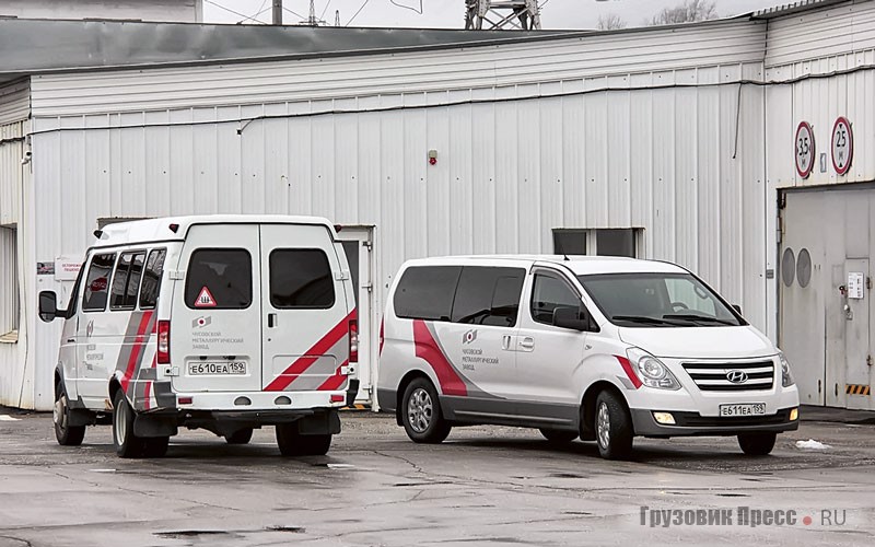 Автотранспортный цех Чусовского завода ОМК эксплуатирует среднесписочно 78 единиц подвижного состава автомобилей и спецтехники. Машины самые разные – от легковых седанов до самосвалов и передвижных мастерских, мобпредписание требует содержать и пару автобусов средней вместимости. Собственная производственная база позволяет почти полностью отказаться от услуг сторонних автосервисов. На территории идеальный порядок и чистота