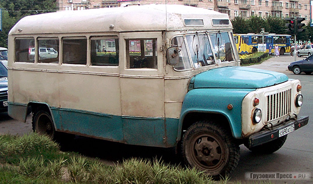 Автобусы ЕАРЗ-654 и сегодня еще можно встретить на улицах городов. Снимки сделаны в 2005 году