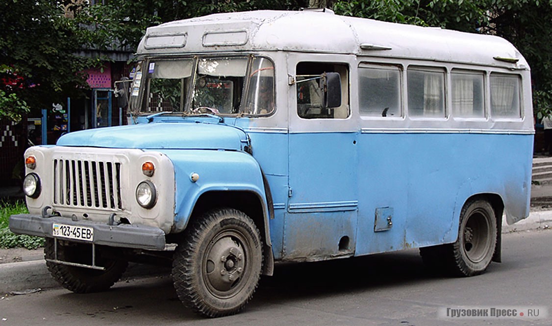 Автобусы ЕАРЗ-654 и сегодня еще можно встретить на улицах городов. Снимки сделаны в 2005 году