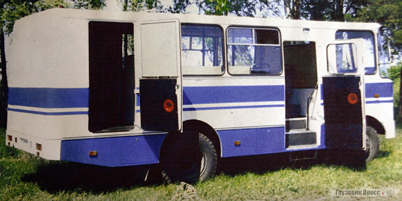 Специальный грузопассажирский автобус для перевозки изотопных радиационных материалов в сопровождении вооруженной охраны